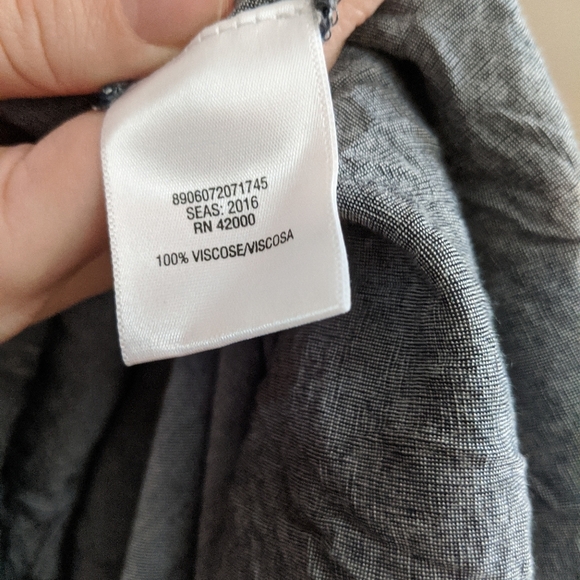 ☘️Jaclyn Smith gray button up vest - Picture 3 of 6